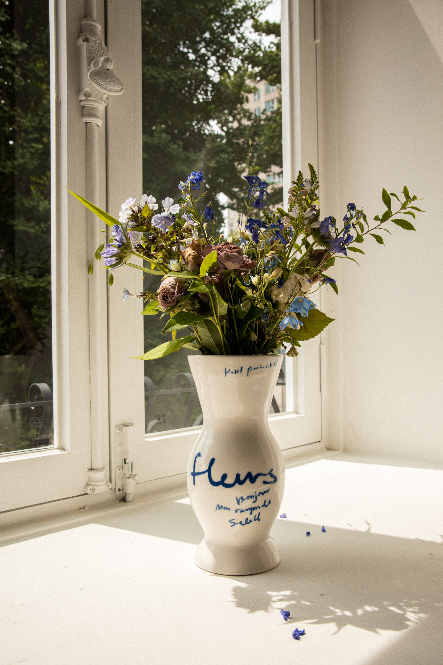 Fleurs Vase (Ivory)